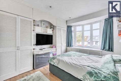 Worcester Park - KT4 8XZ