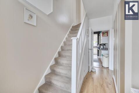 Worcester Park - KT4 8XZ