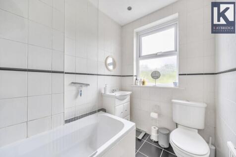 Worcester Park - KT4 8XZ