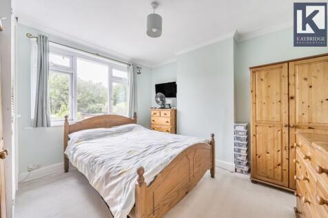 Worcester Park - KT4 8XZ