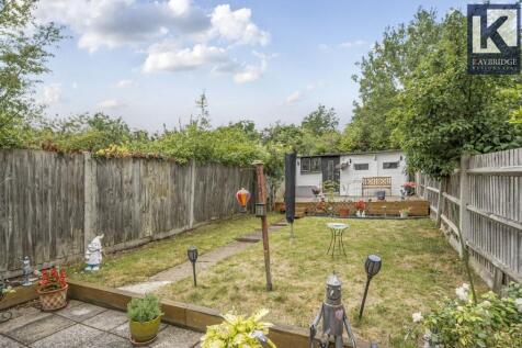 Worcester Park - KT4 8XZ