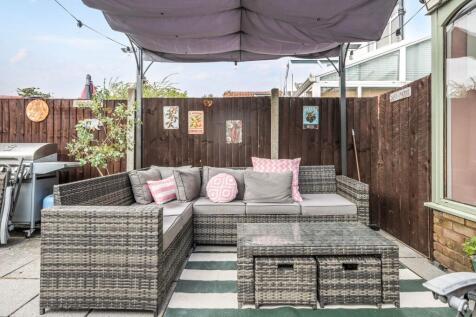 Sparrow Farm Road, Epsom - KT17 2JL