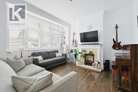 Stoneleigh Avenue, Worcester Park - KT4 8YB