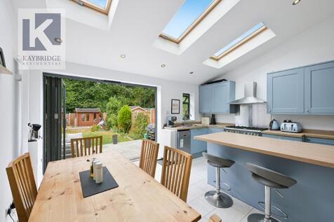 Stoneleigh Avenue, Worcester Park - KT4 8YB