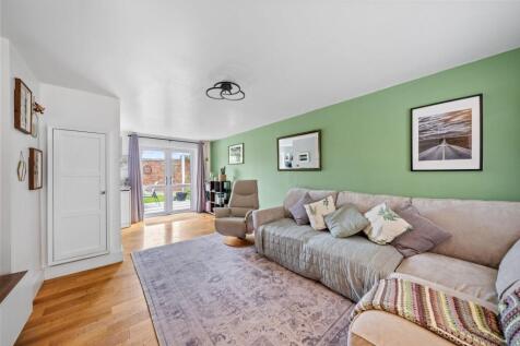 Jasmin Road, Epsom