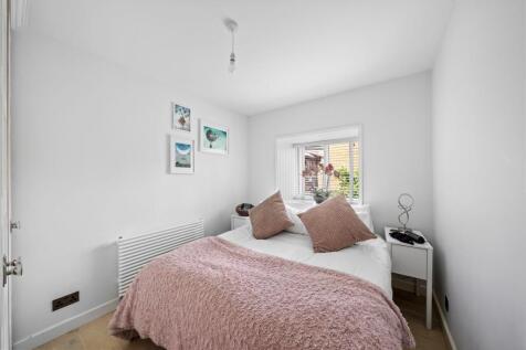 Jasmin Road, Epsom
