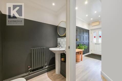 Silvergate Ruxley Lane, Epsom - KT19 9GZ