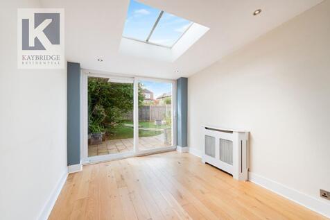 Oaks Avenue, Worcester Park - KT4 8XG