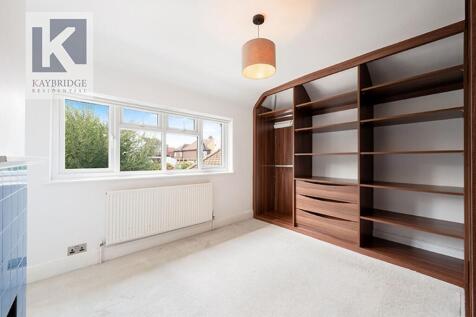 Oaks Avenue, Worcester Park - KT4 8XG