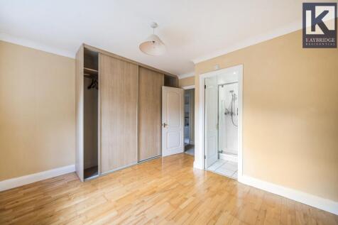 Corner Farm Close, Tadworth - KT20 5SJ