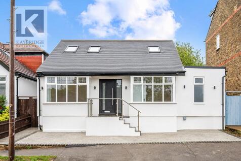 Donnington Road, Worcester Park - KT4 8EN