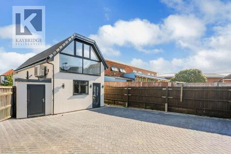 Cudas Close, Epsom - KT19 0QF