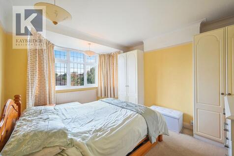 Ravensfield Gardens, KT19 0SR