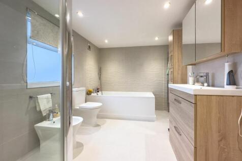 Main bathroom