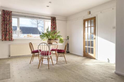 Lounge/dining area
