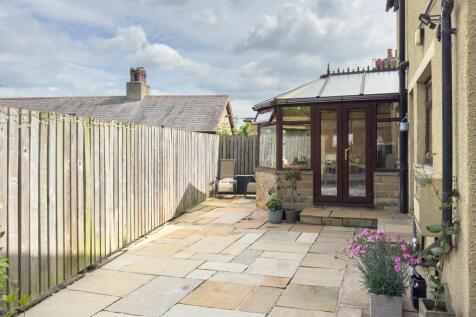 Rear patio garden