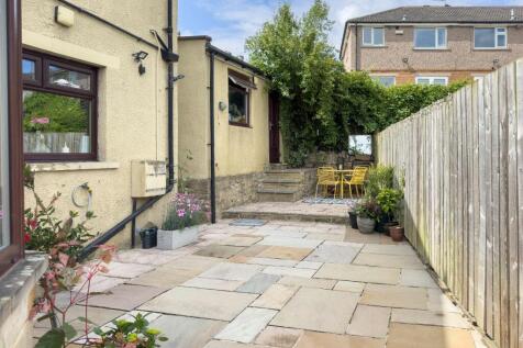 Rear patio garden