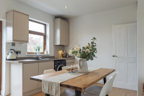 Dining kitchen