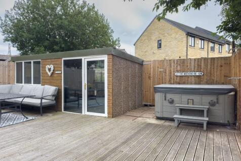Rear garden building