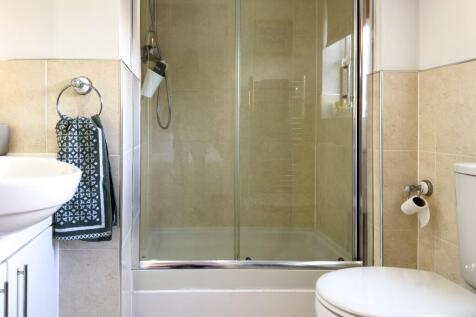Shower ensuite
