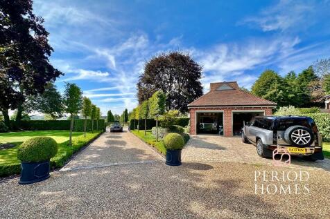 Private Drive/Garage