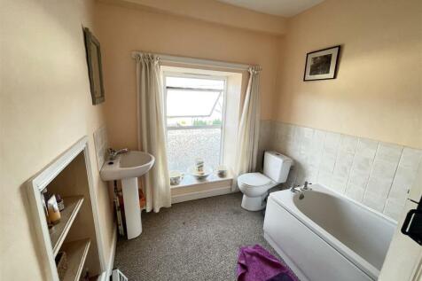 bathroom 1.JPG