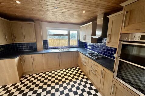 Fully fitted kitchen