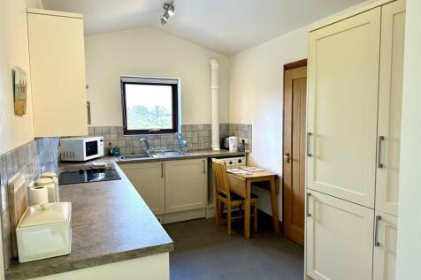 OPEN PLAN KITCHEN ARRANGEMENT