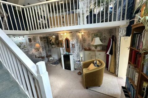 Feature Living Area