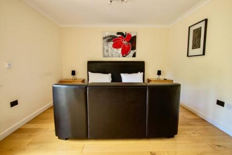 MASTER BEDROOM SUITE
