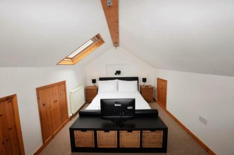 BEDROOM 9