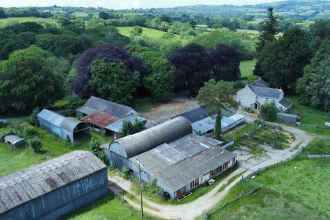 DUTCH HAY BARN WITH LEANTOS