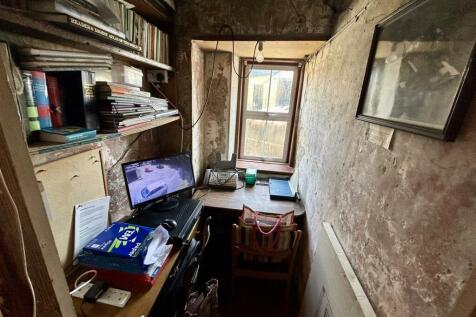 OFF LIVING ROOM - STUDY/OFFICE