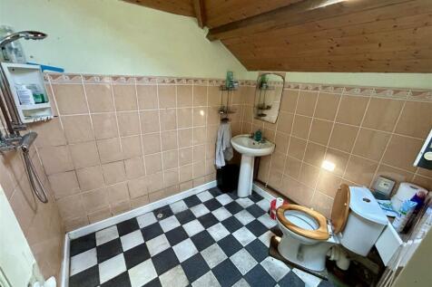 SHOWER ROOM/WET ROOM off
