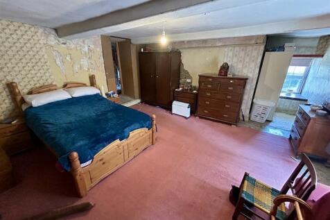 FRONT BEDROOM 1