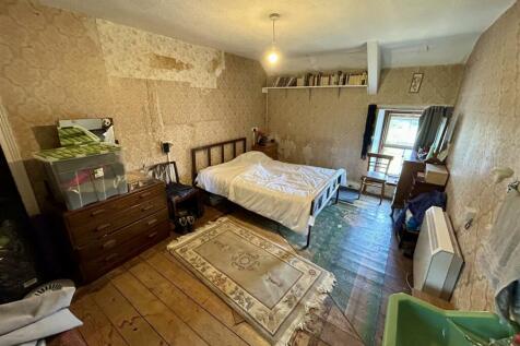 REAR BEDROOM