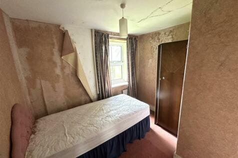 FRONT BEDROOM 1