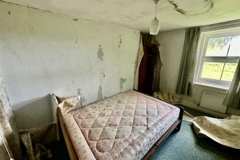 REAR BEDROOM 2
