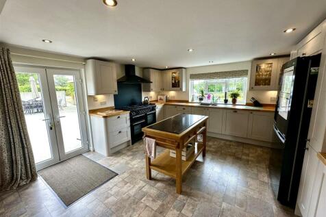 Kitchen - Dining room