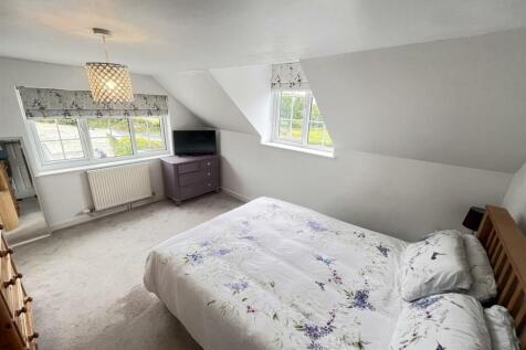 En suite Bedroom 5