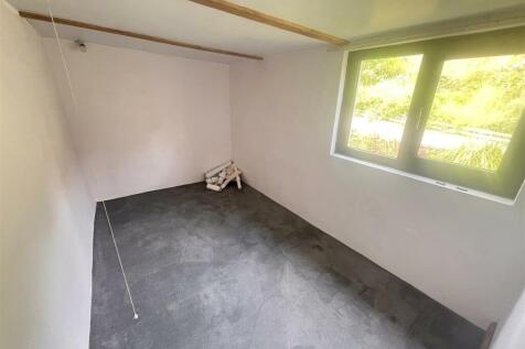 5th Bedroom/Study/ Hobby Room