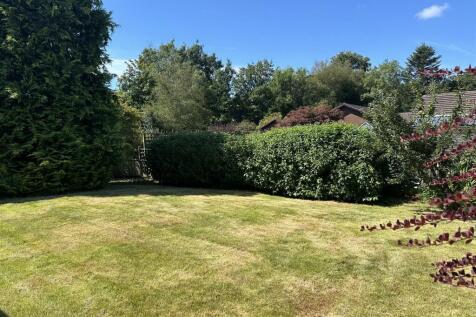Lawned Gardens