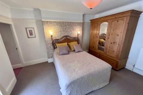 REAR BEDROOM 2