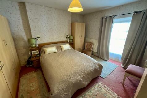 FRONT BEDROOM 1