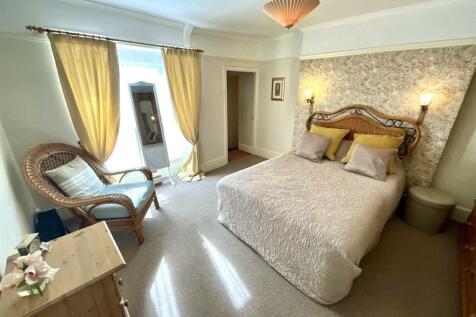 REAR BEDROOM 2