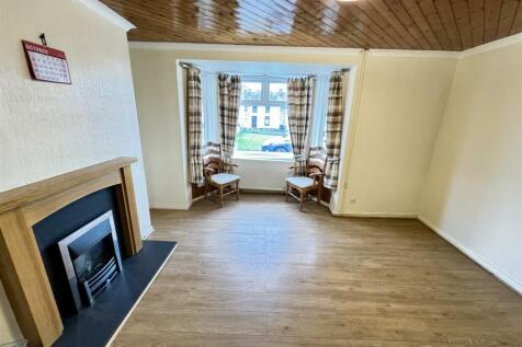 OPEN PLAN LIVING/DINING ROOM