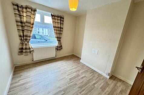 SITTING ROOM/BEDROOM 4