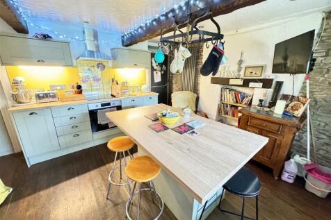 KITCHN/DINING ROOM