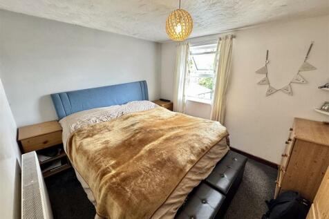 REAR BEDROOM 1