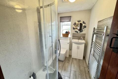 MODERN BATHROOM
